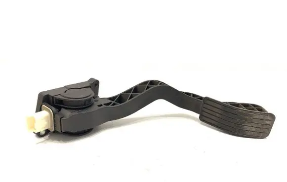 Accelerator throttle pedal