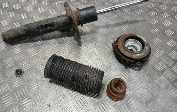 Volkswagen Golf V Front shock absorber/damper