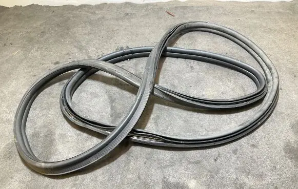 Land Rover Evoque II Loading door rubber seal (on body) 