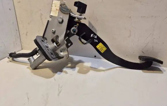 KIA Sportage Brake pedal