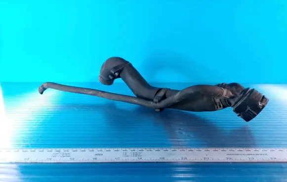 Volkswagen PASSAT B6 Engine coolant pipe/hose 600122291E