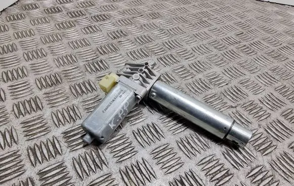 BMW 5 E60 E61 Seat adjustment motor 0390203233 8321086