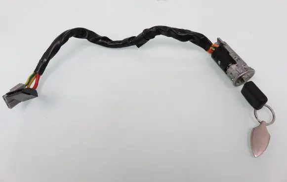 Renault Laguna I Ignition lock 8456221
