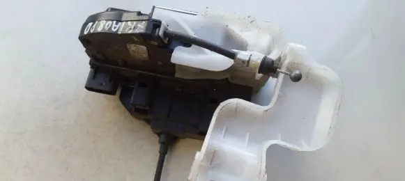 KIA Ceed Front door lock 8102A559