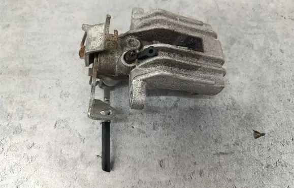 Volkswagen PASSAT B5.5 Rear brake caliper 
