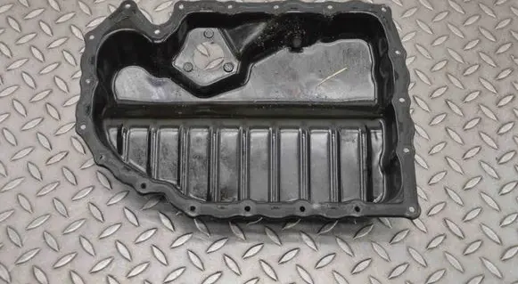 Audi Q3 8U Oil sump 06J103600AF