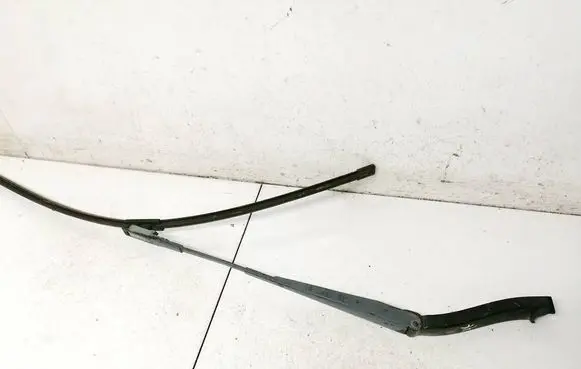 Mercedes-Benz ML W164 Front wiper blade arm a1648200540