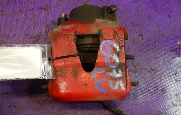 Volkswagen Golf IV Front brake caliper