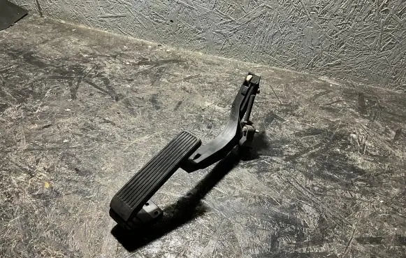 Mercedes-Benz S W140 Accelerator throttle pedal 1293010001