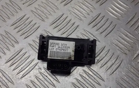 Opel Vectra B Air pressure sensor 16137039