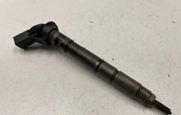 Audi A6 S6 C6 4F Fuel injector 059130277AB 060113 0445115037
