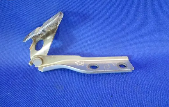 Audi A3 S3 8P Engine bonnet/hood hinges 8P0823302B