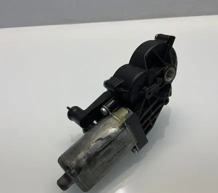 Mercedes-Benz CLS C219 Seat adjustment motor 0390203210