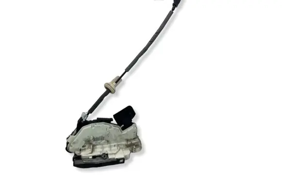 Volkswagen Golf VII Front door lock 5K1837015E