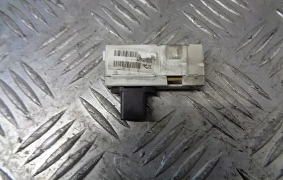 Renault Clio III Seat belt adjustment motor 8200755164