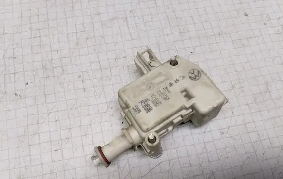 Seat Leon (1M) Central locking motor 1M6810773B 3B0959782