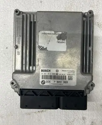 BMW 5 E60 E61 Engine control unit/module 0281013500