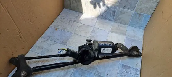 Hyundai Sonata Front wiper linkage and motor 981103K000