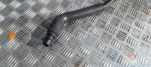 Mercedes-Benz Sprinter W901 W902 W903 W904 Breather/breather pipe/hose A6510100882