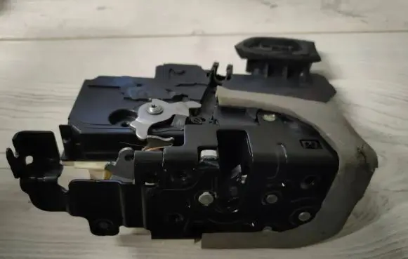 Audi A6 S6 C8 4K Front door lock 4K0839016R 9-PIN