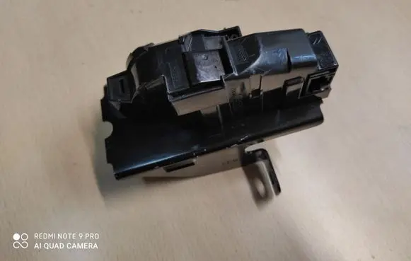Citroen C4 Grand Picasso Tailgate window lock/catch/latch 9660403680