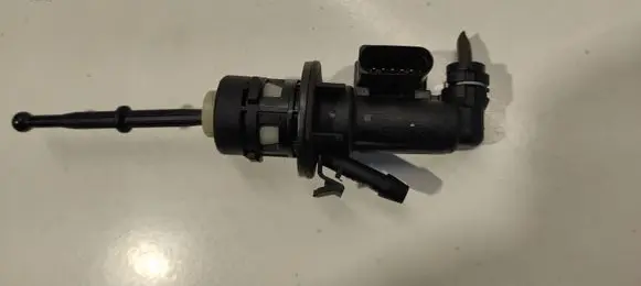Volkswagen PASSAT B6 Clutch master cylinder 3C0721388A 3C0927810A
