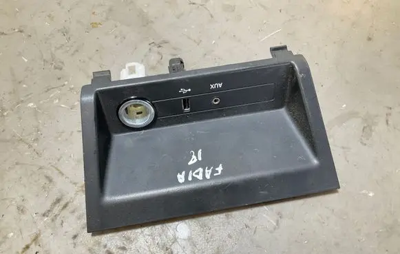 Skoda Fabia Mk3 (NJ) AUX in-socket connector 6V0857367A 8112866