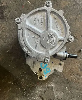 Volkswagen PASSAT B8 Vacuum pump 05L145105