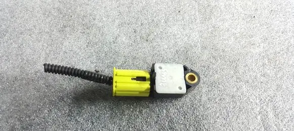Toyota Auris 150 Airbag deployment crash/impact sensor 8983102060 1778052451