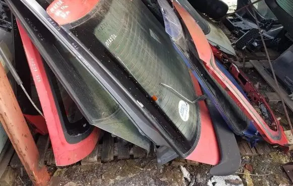 Mazda 323 Tailgate/trunk/boot lid RAUDONAS