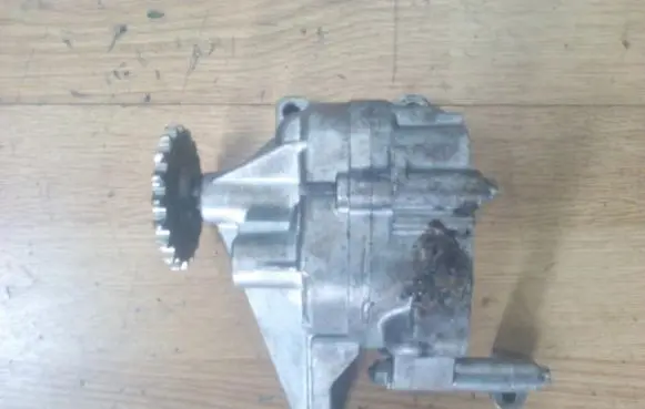 Mercedes-Benz E W211 Oil pump 6111810201