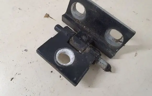 Volvo XC90 Front door lower hinge 