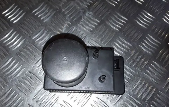 Mercedes-Benz E W211 Central locking vacuum pump 2038000048