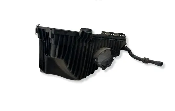 Volkswagen Touareg II Air filter box 