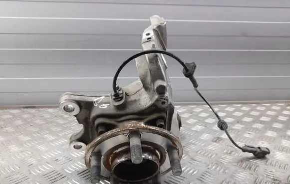 Ford Mustang VI Rear wheel hub FR358758