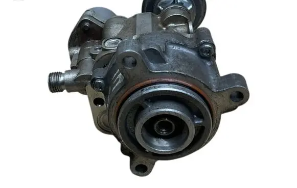 BMW X5M E70 Fuel injection high pressure pump 753732008 01545080717 080717