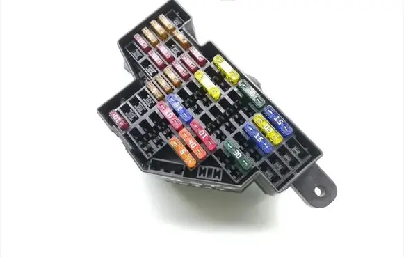 Volkswagen PASSAT B6 Fuse module 35408729