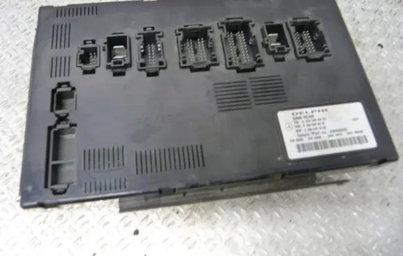 Mercedes-Benz R W251 Fuse box set a1645408962