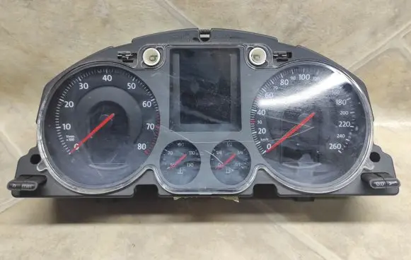 Volkswagen PASSAT B6 Speedometer (instrument cluster) 3C0920870F