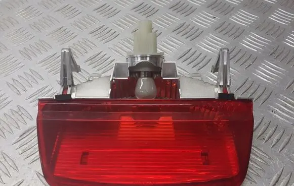 Nissan Micra Third/center stoplight