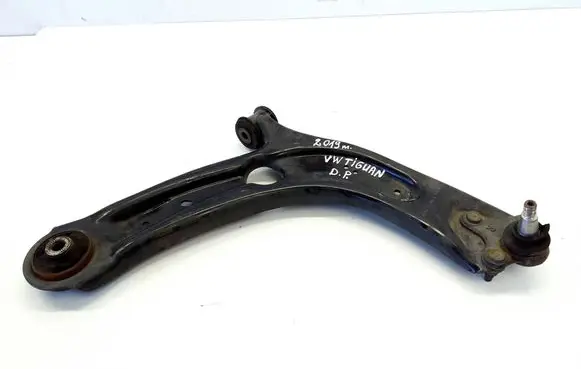 Volkswagen Tiguan Front lower control arm/wishbone 04L246659