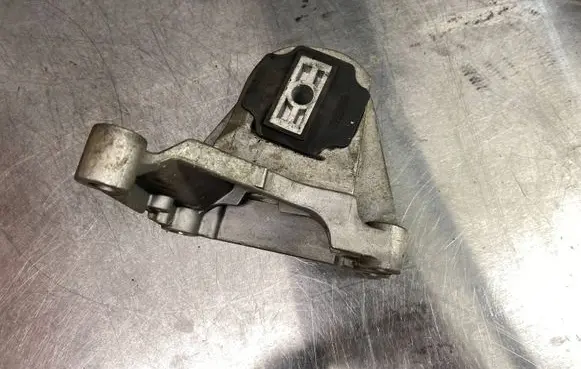 Volvo S80 Engine mount bracket 30680770