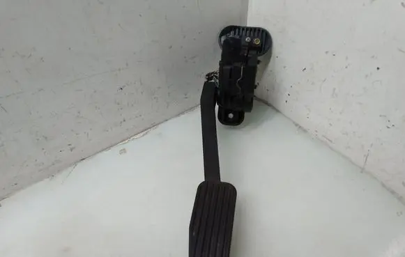 Volvo S60 Accelerator throttle pedal 30683514