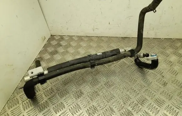 Engine coolant pipe/hose