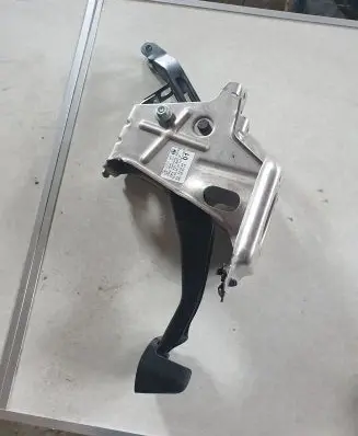 Volkswagen PASSAT B6 Brake pedal 1K1721057N