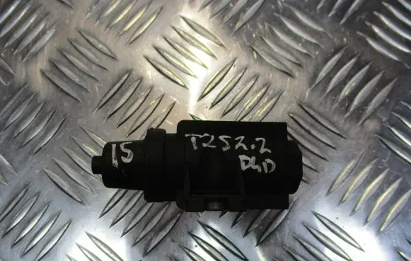 Toyota Avensis T250 Valve vacuum 25819-0R011