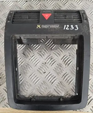 Volkswagen Touran I Dash center air vent grill 1T1819728B