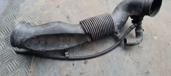 Volvo S70 V70 V70 XC Intercooler pipe mounting bracket 9435294