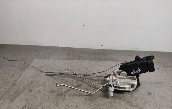 Suzuki Liana Front door lock
