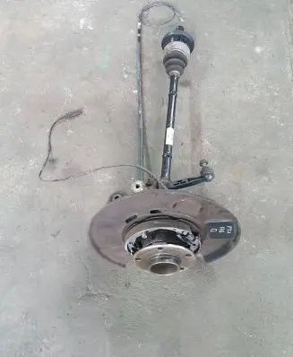 Rear wheel hub spindle/knuckle
